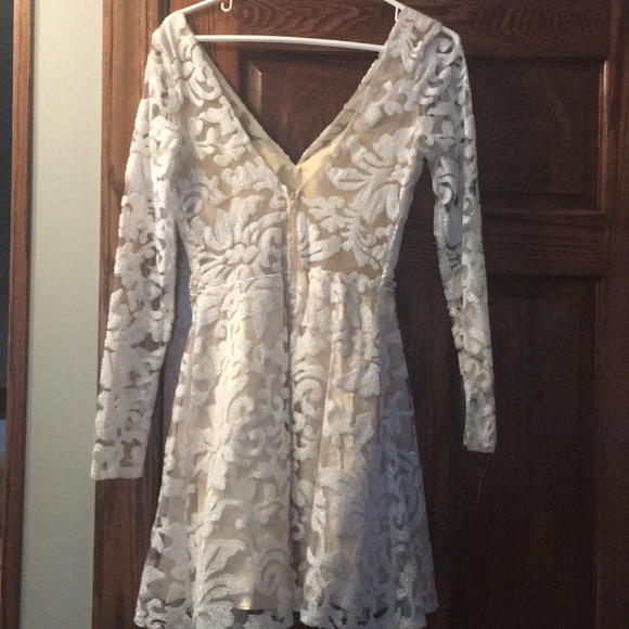 White and gold homecoming dress. - Picture 6 of 7